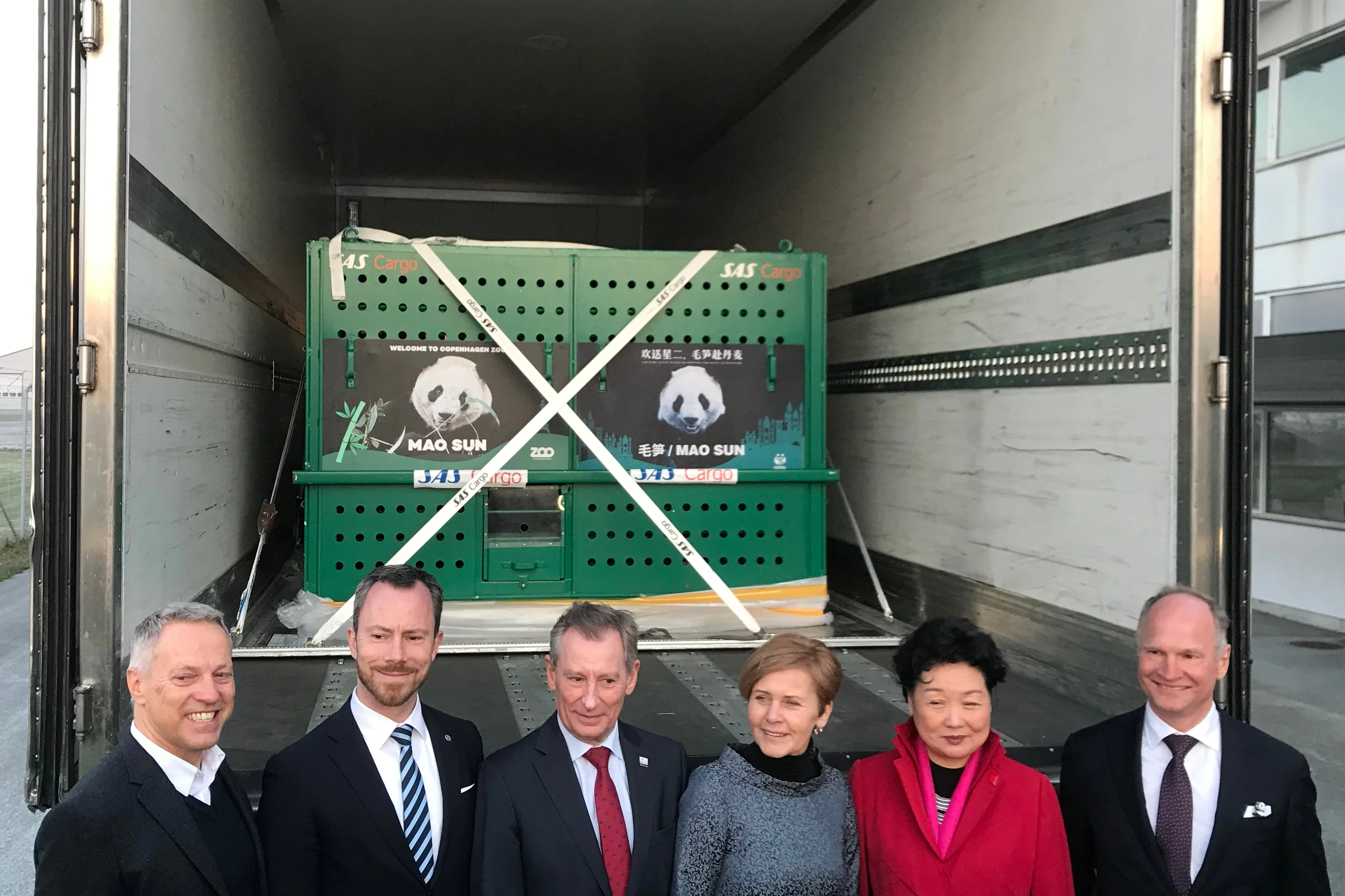 Arrival of Mao Sun &amp; Xing Er in Denmark