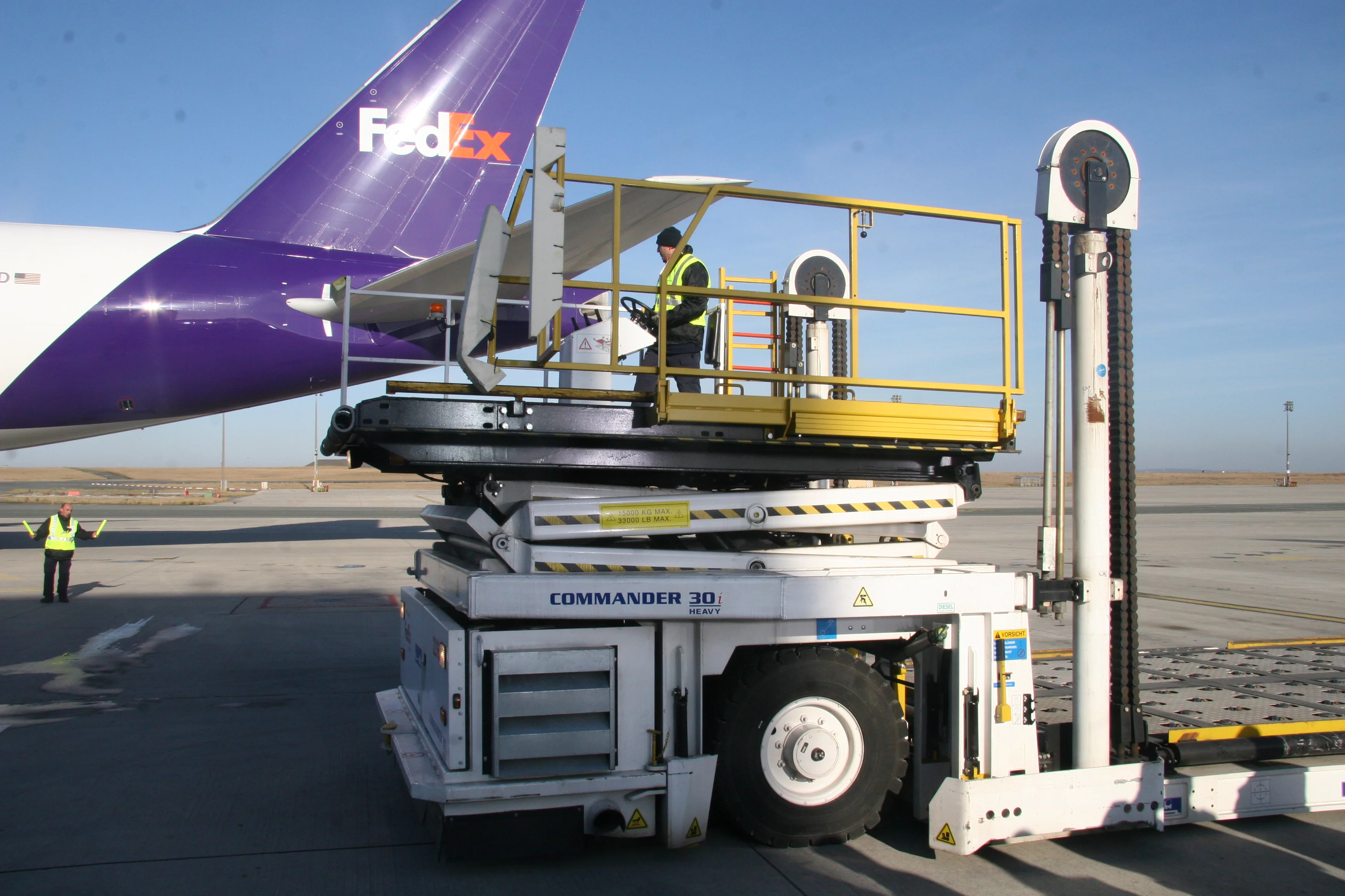 Huan Huan &amp; Yuan Zi arrive in France