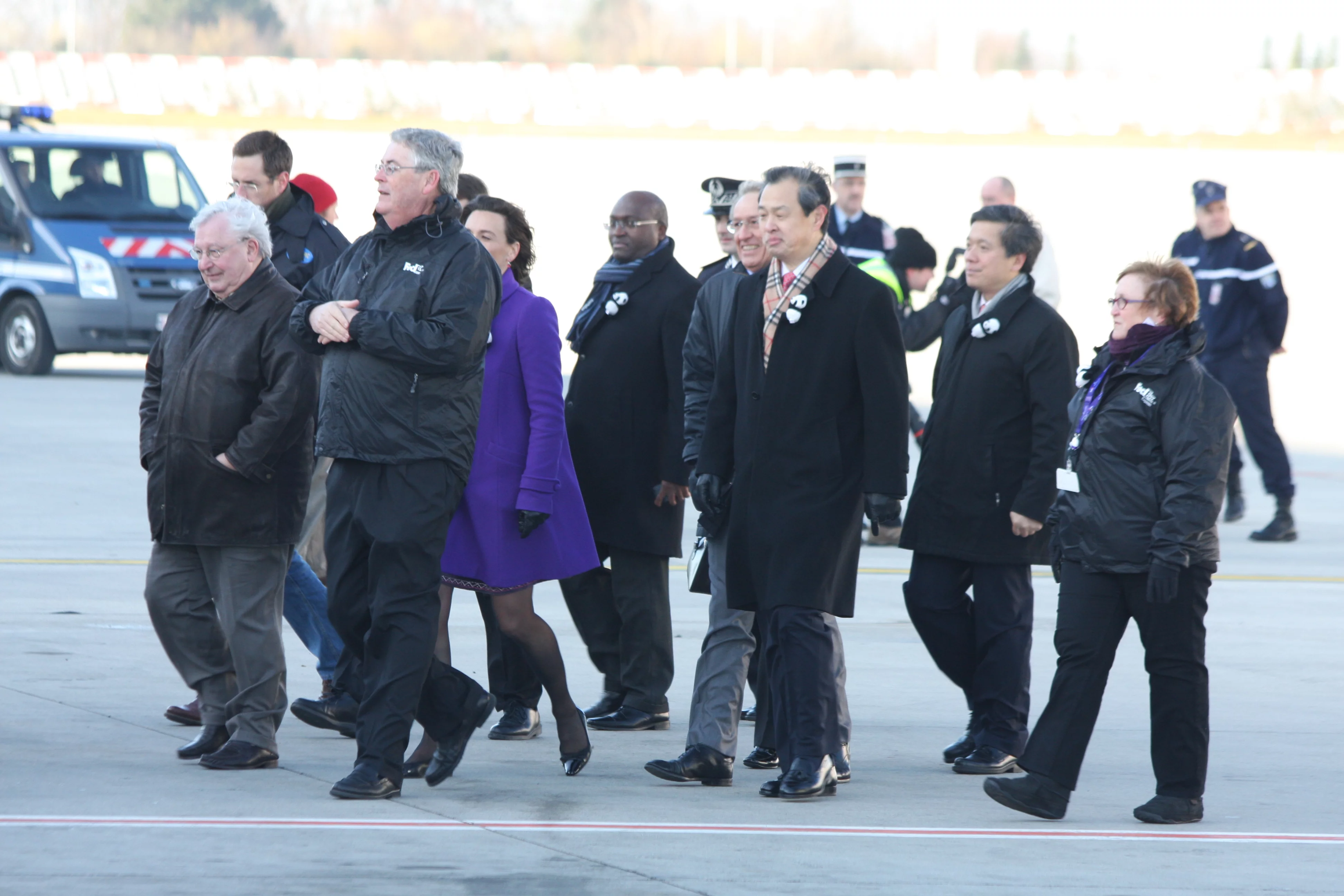 Huan Huan &amp; Yuan Zi arrive in France