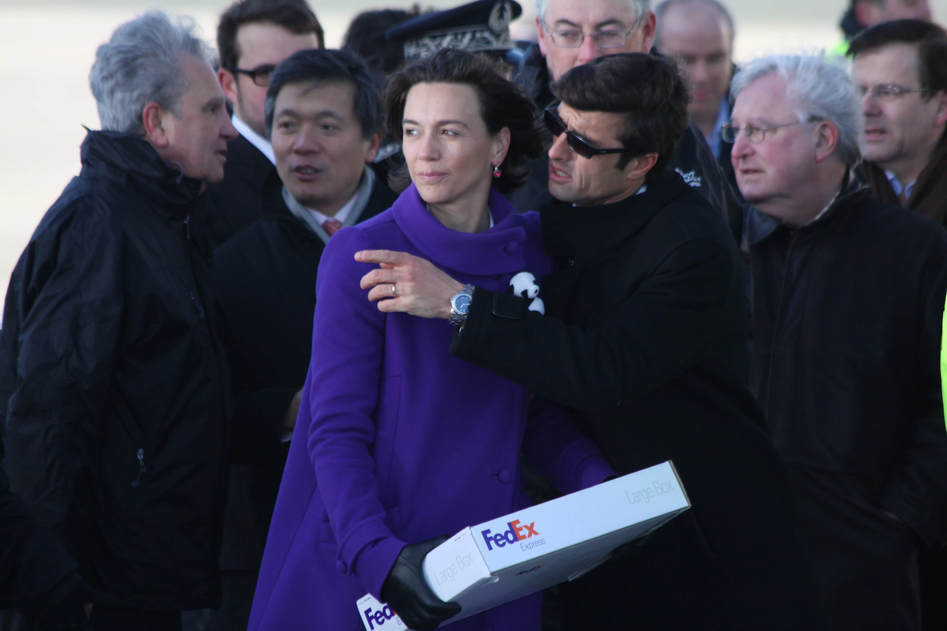 Huan Huan &amp; Yuan Zi arrive in France