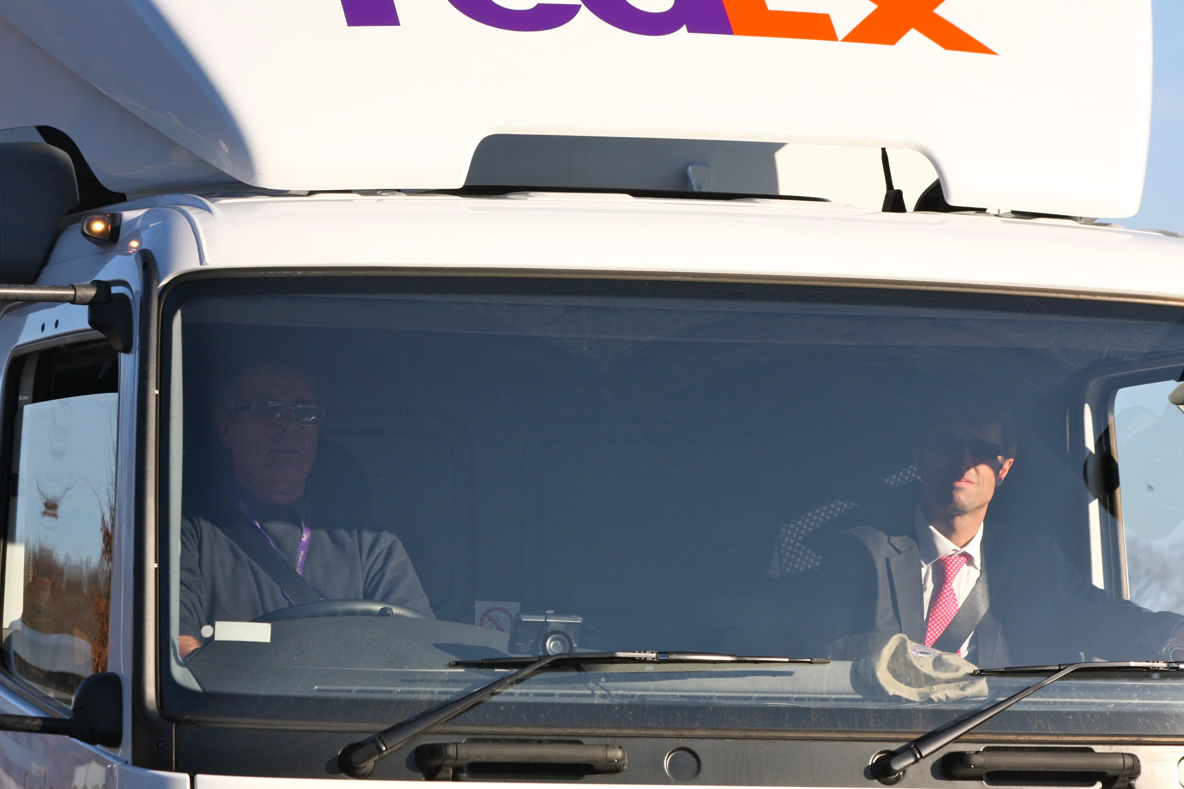 Huan Huan &amp; Yuan Zi arrive in France